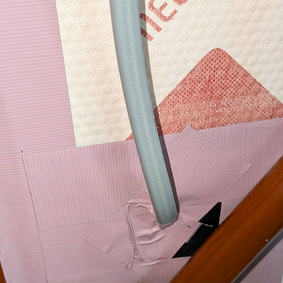 MU設備の電気配線まわりテープ処理の画像