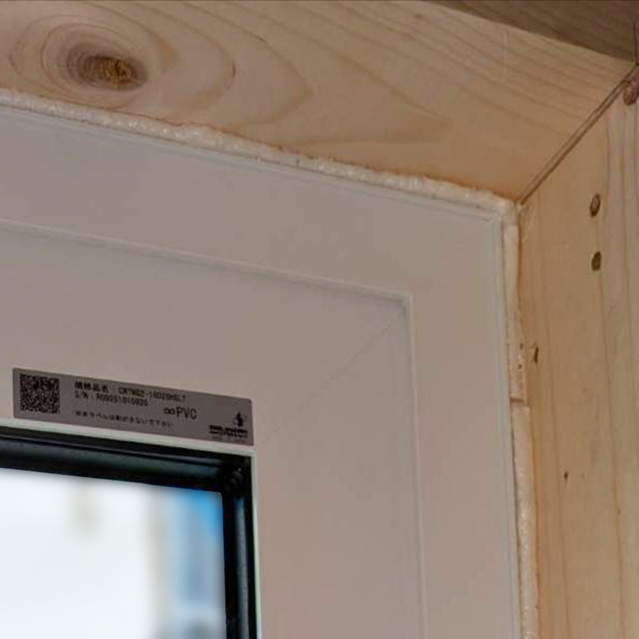 MU設備のサッシまわりウレタン処理の画像