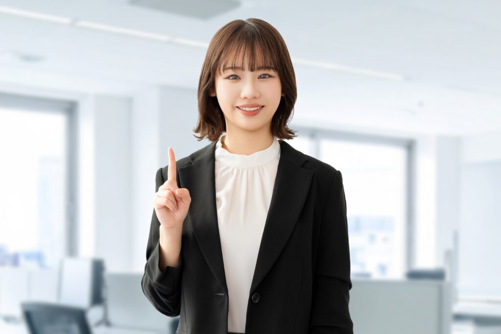メリットを強調する女性の画像