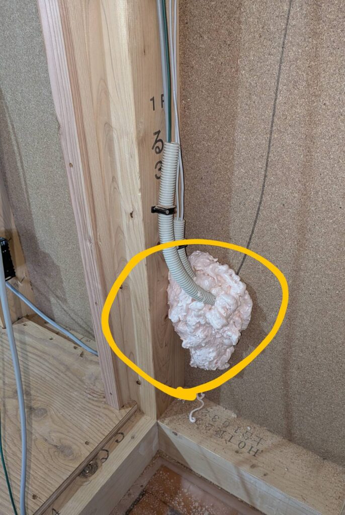 電気配線まわりから漏気があったためウレタン処理
