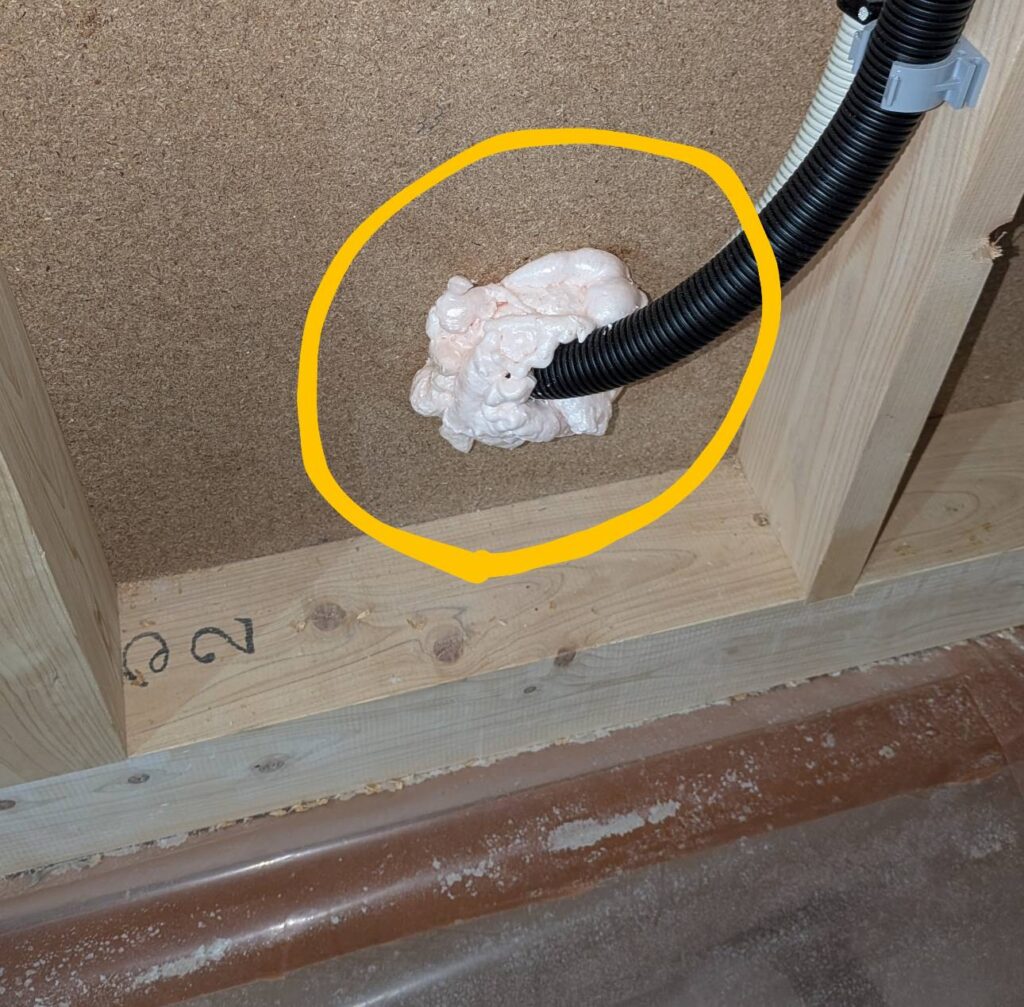 電気配線まわりから漏気があったためウレタン処理