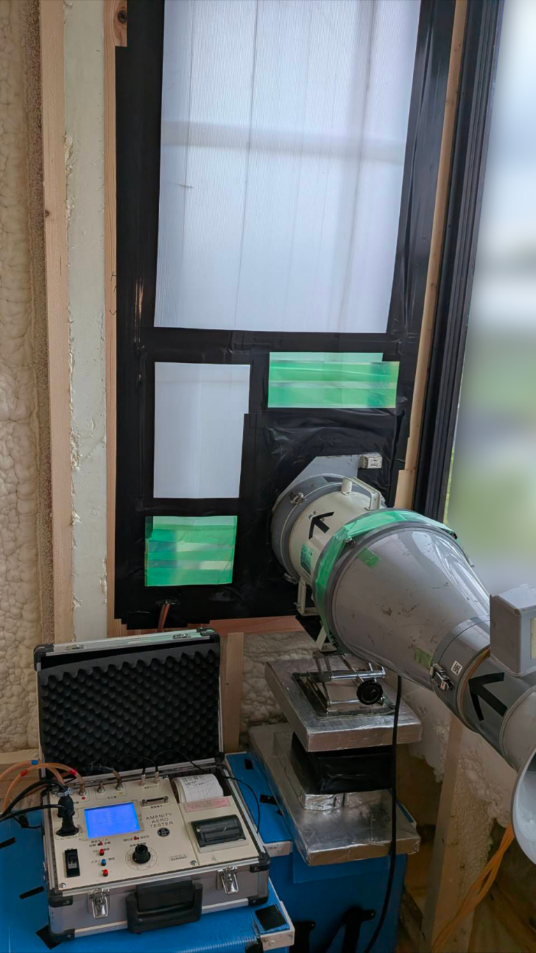 C値0.33㎠/㎡→0.21㎠/㎡ |奈良県生駒市の木造2階建一軒家の中間気密測定を行いました | 気密測定事例のご紹介