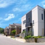 隙間風はどこから入る？原因になりやすい場所と調べ方・対策を気密測定の専門業者が解説